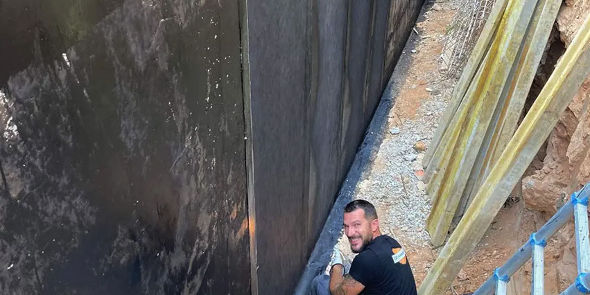 Pose d'un complexe d'étanchéité bi-couche et pose d'un carrelages sur plots réglables