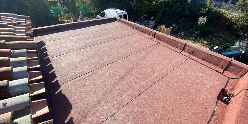 Réalisation d'un complexe d'étanchéité en auto protégé ''rouge Provence’’