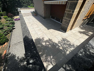 Pose d'un complexe d'étanchéité bi-couche et pose d'un carrelages sur plots réglables