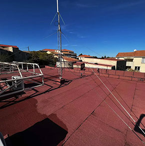 Pose d'un complexe d'étanchéité bi-couche et pose d'un carrelages sur plots réglables