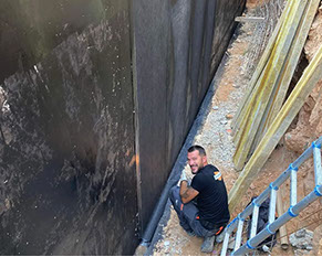 Pose d'un complexe d'étanchéité bi-couche et pose d'un carrelages sur plots réglables