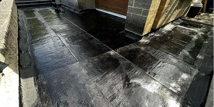 Pose d'un complexe d'étanchéité bi-couche et pose d'un carrelages sur plots réglables