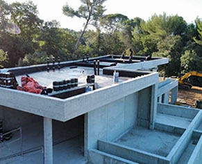 Pose d'un complexe d'étanchéité bi-couche et pose d'un carrelages sur plots réglables