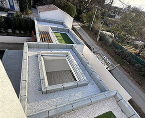 Réalisation d'un complexe d'étanchéité et pose d'un carrelage sur plots réglables