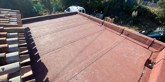 Réalisation d'un complexe d'étanchéité en auto protégé ''rouge Provence’’