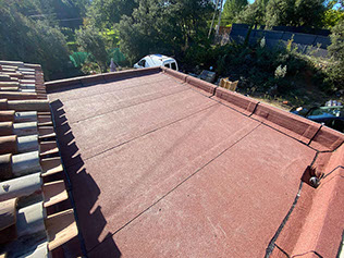 Réalisation d'un complexe d'étanchéité en auto protégé ''rouge Provence’’