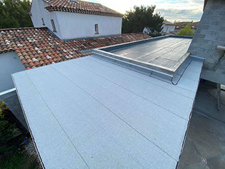 Réalisation d'un complexe d'étanchéité en auto protégé ''blanc Savoie’'