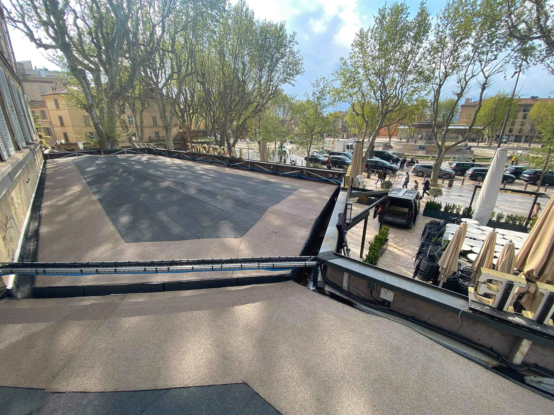 Réalisation d'un complexe d'étanchéité en auto protégé ''rouge Provence’’